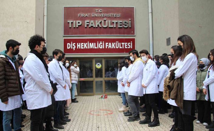 Elazığ’da hayatını kaybeden tıp öğrencisi için arkadaşları anma töreni düzenledi