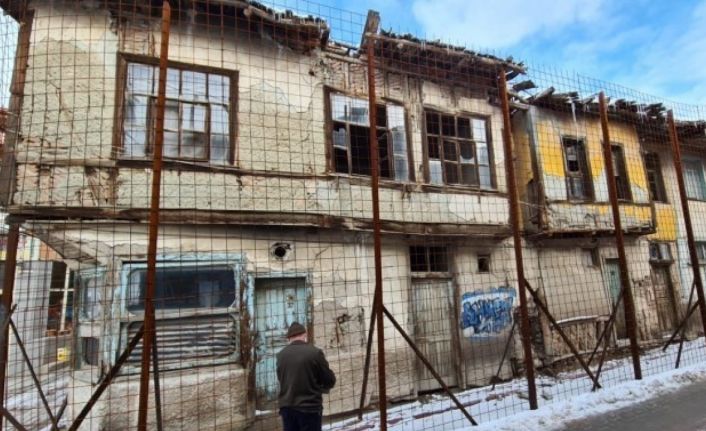 Emet Belediyesi’nden sit koruma alanına giren binalarda restorasyon çalışması