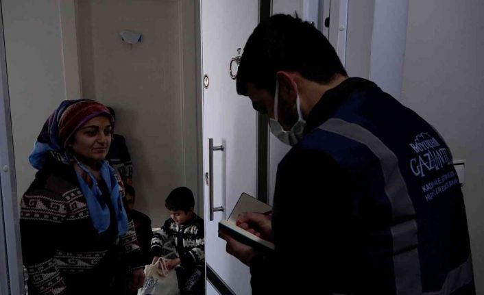 Engelli ve yaşlıların erzak ve yiyecek ihtiyacı kapılarına kadar götürüyor