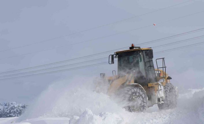 Erzincan’da kar ve tipiden 163 köy yolu ulaşıma kapalı
