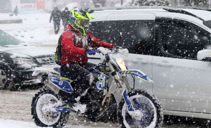 Erzincan’da kar ve tipiden 401 köy yolu ulaşıma kapandı