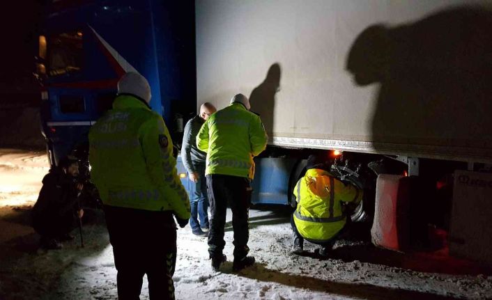 Erzincan’ın yüksek rakımlı geçit noktalarında kar, tipi etkili oldu