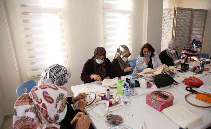 Esentepe ESMEK’te eğitimler devam ediyor