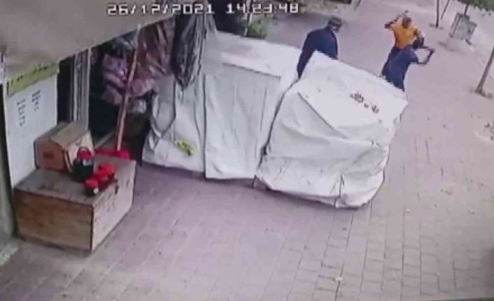 Eşine şiddet uygulayan kocaya linç girişimi görüntüleri ortaya çıktı