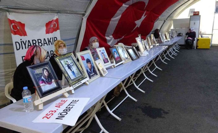 Evlat nöbeti tutan baba: “Orada kalmayın, devlet size sahip çıkacaktır”