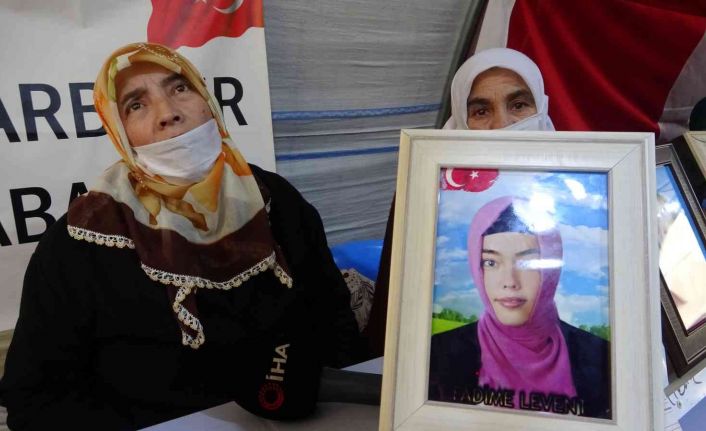 Evlat nöbetindeki anne: “Bir çocuğumuz ailesine kavuştu, inşallah o mutluluğu biz de görürüz”