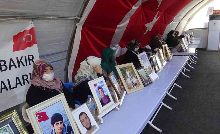 Evlat nöbetindeki anneden oğluna çağrı: “Oğlum gel, adın gibi zafer yaşat bize ne olursun”