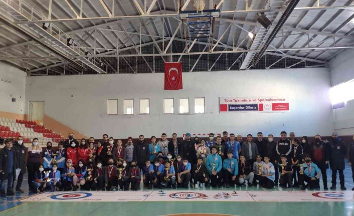 Floor curlingte şampiyonlar belli oldu