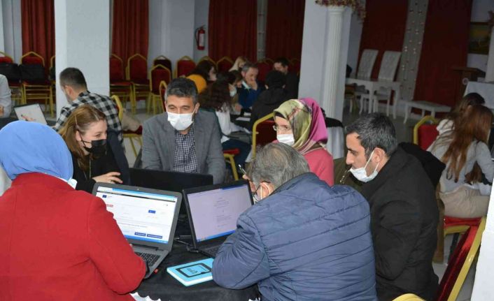 Gediz’de  Erasmus ve e-twinning proje yazma ve başvuru atölye çalışması