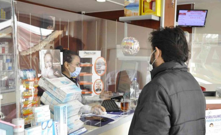 Grip ile koronavirüsü karıştıranlar eczacılara ve aile hekimlerine koşuyor