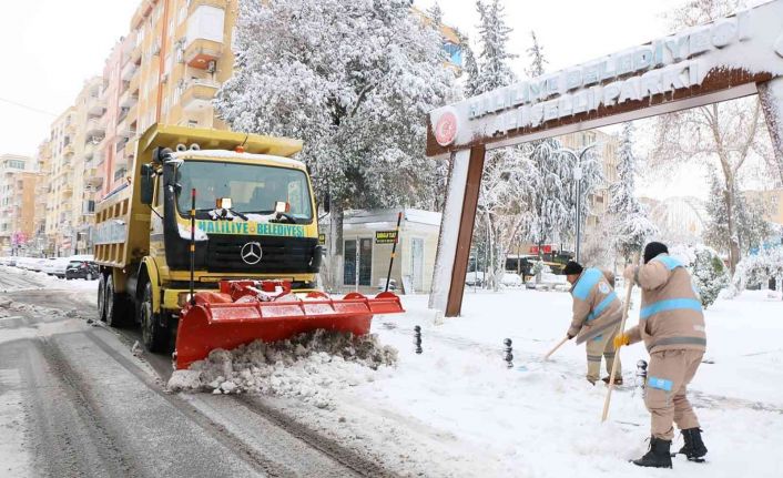 Haliliye’de karla mücadelede ekipleri sahada