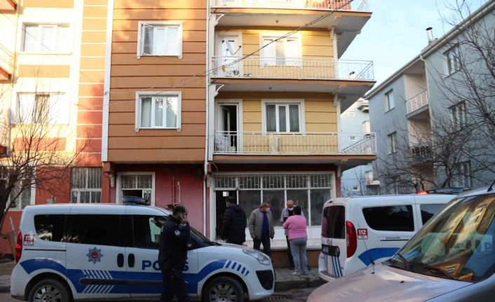 Hapisten yeni çıkan koca tartıştığı eşini bıçakladı, komşusu sinir krizi geçirdi