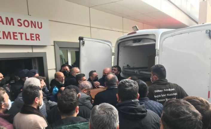 Hayatını yitiren futbolcu Ahmet Çalık’ın cenazesi gözyaşları içinde adli tıpa gönderildi