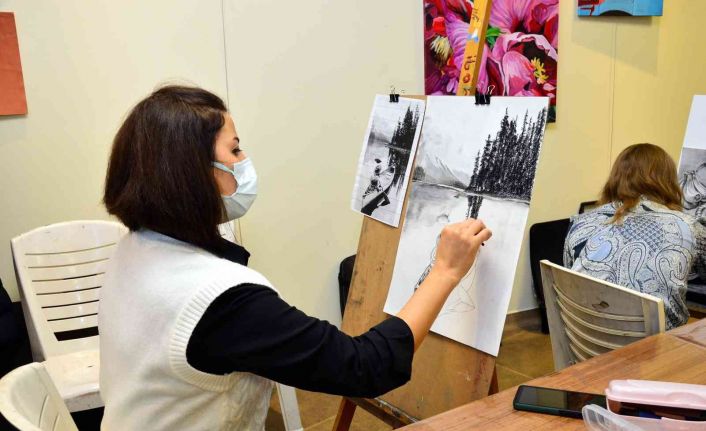 İbrahim Sözen Gençlik Merkezi’nde 400 öğrenci eğitim alıyor