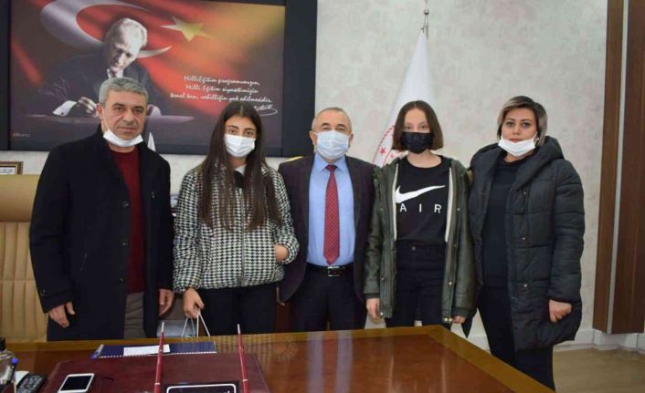 İlçe Milli Eğitim Müdürü Sepetci’den şampiyon öğrencilere ödül