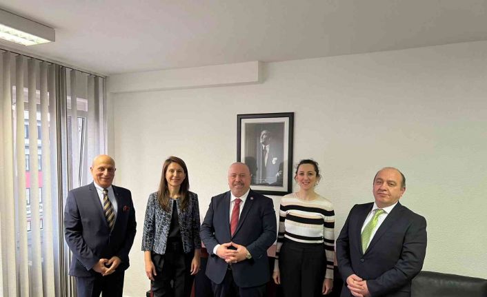 İş adamı Buyurman Düsseldorf Ticaret ateşeleri ile bir araya geldi