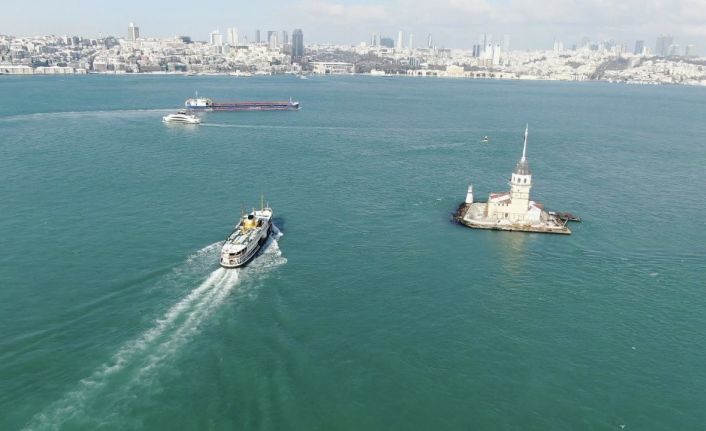 İstanbul Boğazı turkuaza büründü, masalsı renk değişimi havadan görüntülendi