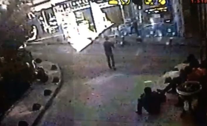 İstanbul’da pompalı dehşeti kamerada: Yanlış dükkana ateş açıp yoluna devam etti