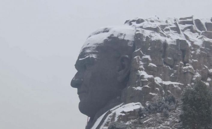 İzmirliler yıllardır kara hasret: Kent merkezine kar yağmaması gündem oldu