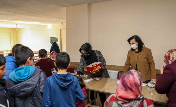 Kadın ve Aile Hizmetleri Dairesi Başkanlığı Eminpaşalı kadınlarla bir araya geldi