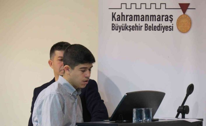 Kahramanmaraş’ta otizmli gençten piyano resitali