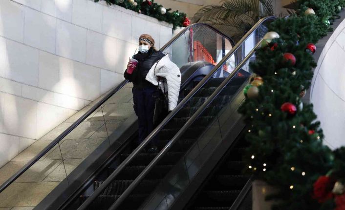 Kaliforniya’da kapalı mekanlarda maske takma zorunluluğu bir ay daha uzatıldı