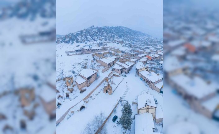 Kar altındaki tarihi Frig Vadisi seyrine doyumsuz manzara ortaya çıkardı