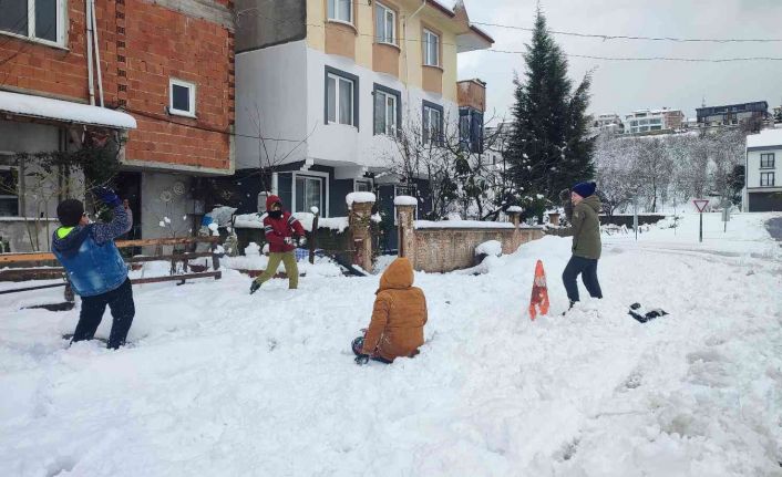 Kar kalınlığı ilçe merkezinde 20, yüksek kesimlerde 90 santime ulaştı