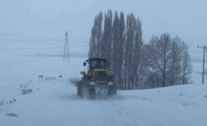 Kars’ta kar ve tipiden 65 köy yolu ulaşıma kapandı