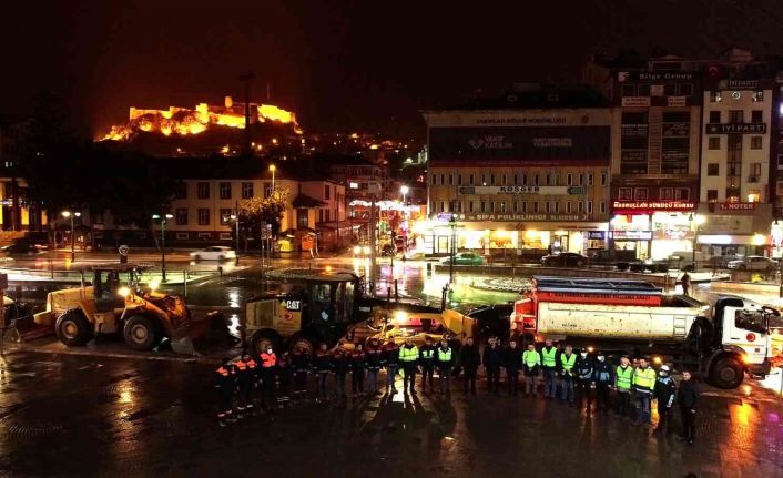 Kastamonu Belediyesi, 83 personel ve 24 iş makinesi ile kar mücadeleye hazır