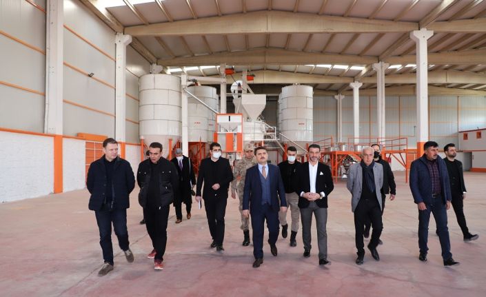 Kaymakam Tunç, İsmail Ebul-İz El Cezeri Organize Sanayi Bölgesinde fabrikaları gezdi
