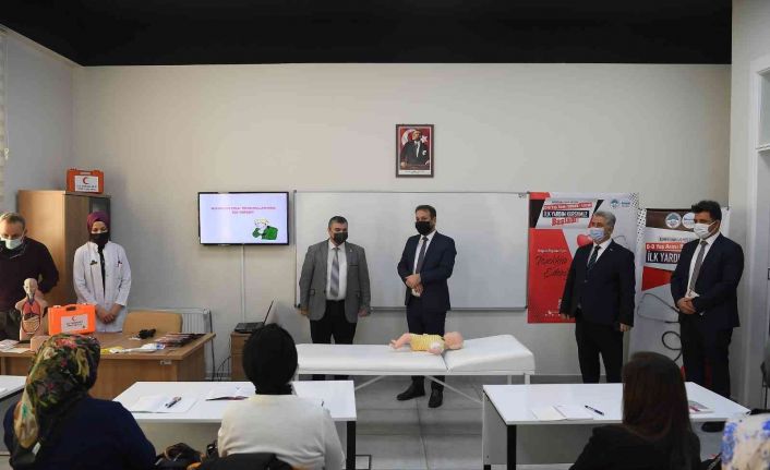 KAYMEK’in 0-8 yaş bebek ve çocuk ilk yardım kursu başladı