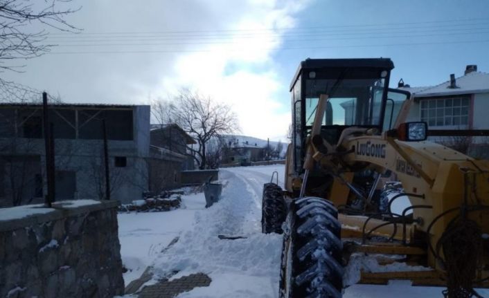 Kayseri’de ulaşıma kar ve tipi engeli; 173 mahalle yolu ulaşıma kapalı