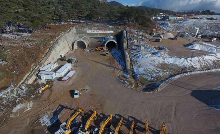 Kaz Dağları’nda yolu 7 dakikaya düşürecek Ayvacık T-2 Tüneli’nde ışık görünüyor