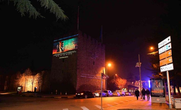 ‘Kesişme; İyi Ki Varsın Eren’ filminin fragmanı Trabzon Kale surlarına yansıtıldı