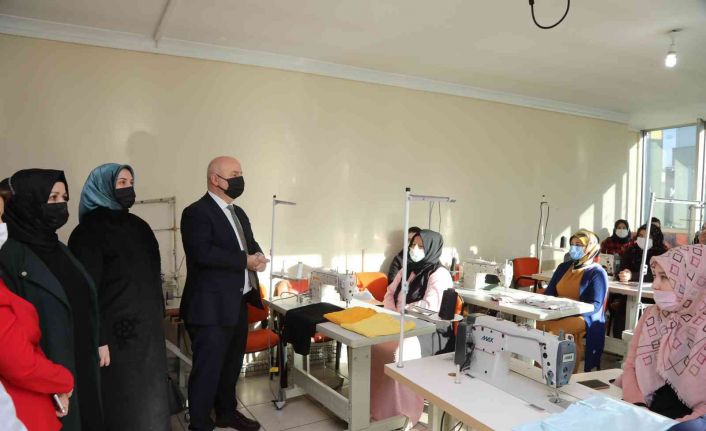 KİGEM ile hem öğreniyor hem de aile ekonomisine katkı sağlıyorlar