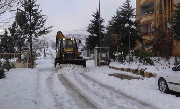 Kilis’te kar ile mücadele devam ediyor