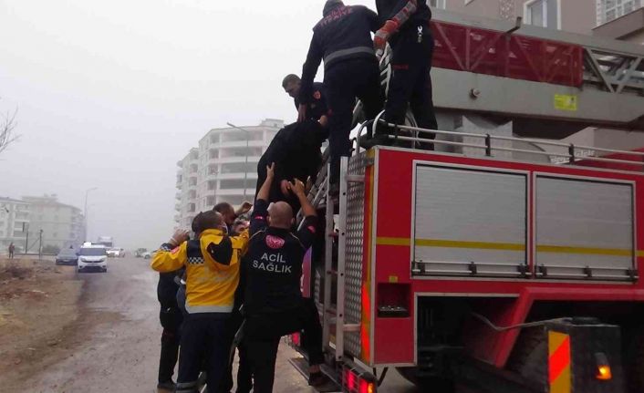 Kilis’te korkutan yangında 15 kişi itfaiye tarafından kurtarıldı