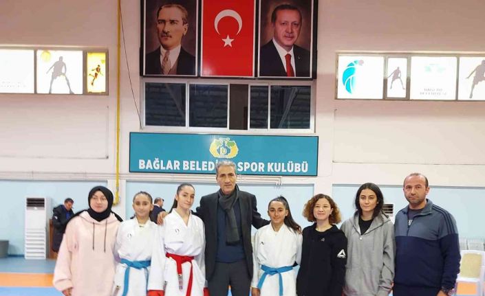 Kız karate takımı 4 altın madalya ile rekor kırdı, Diyarbakır şampiyonu oldu