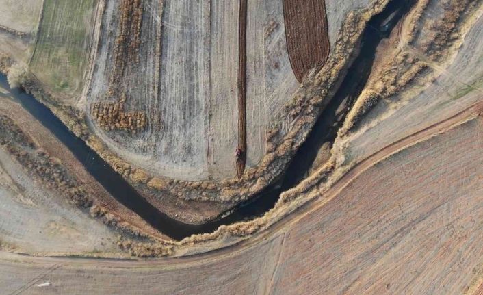 Kızılırmak nehrini besleyen Delice ırmağı alarm veriyor: Kuraklık çiftçileri vurdu