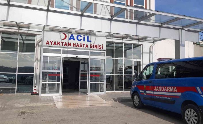 Kolunu kesen genç kız hastanelik oldu