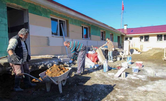 Köylüler birleşip 50 yıllık okulu ‘Kültür Merkezi’ yapıyor