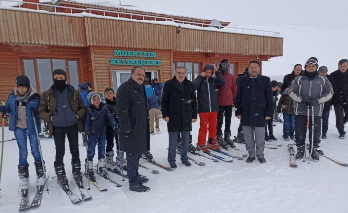 Kur’an muhafızları kayak merkezinde buluştu