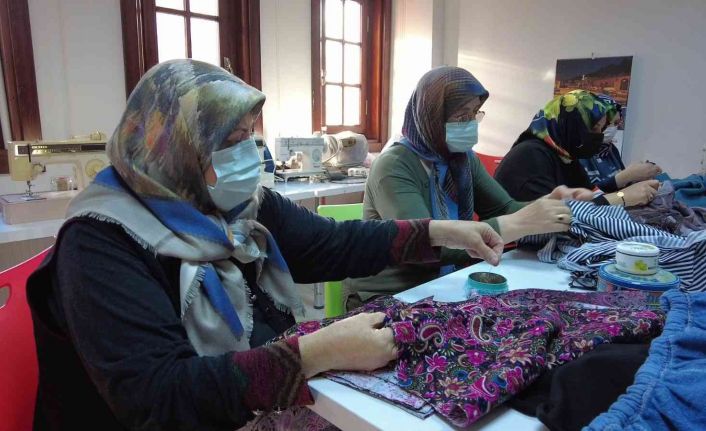 Mahalle konağında aile bütçesine katkı sağlıyorlar