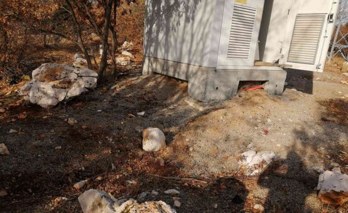 Makas üzerindeki kablo numuneleri hırsızlık şüphelisini ele verdi