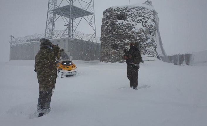 Mehmetçikten eksi 39 derecede 7 metre kar kalınlığında vatan görevi