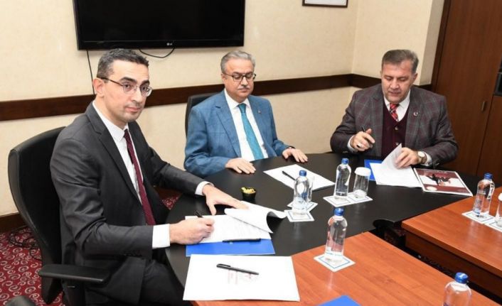 Mersin’de kamu hastanelerinin yemeklerini öğrenciler yapacak