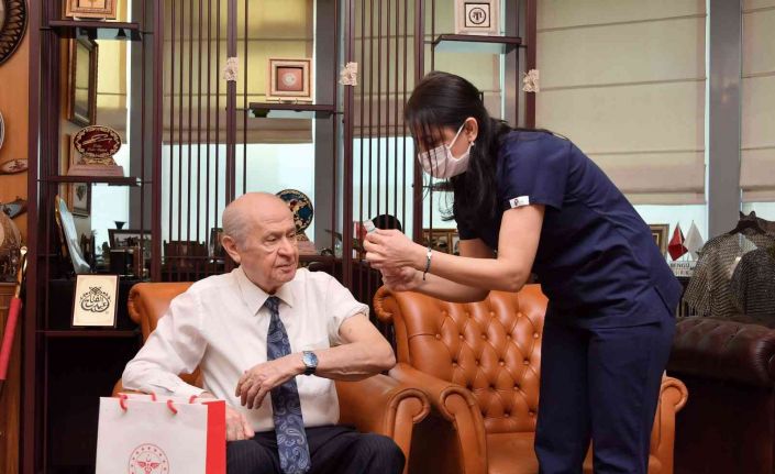 MHP Genel Başkanı Bahçeli, Turkovac aşısı oldu