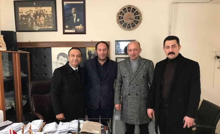 MHP’li Özyürek’in “Kara Kışa Karşı Küçük Yürekleri Isıttık” kampanyasında çocuklar sevindi