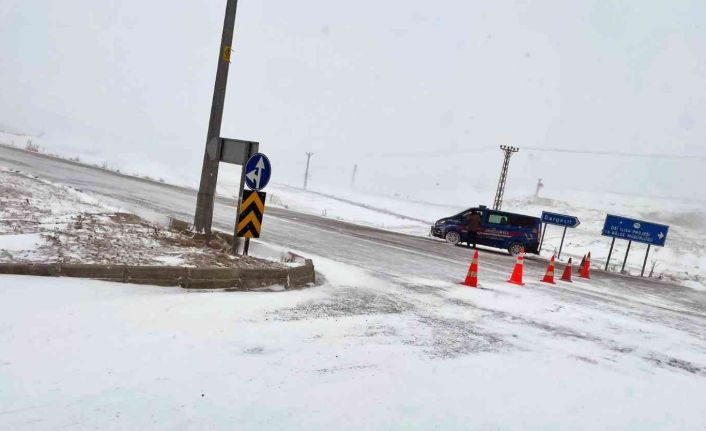 Midyat’ta bazı yollar araç trafiğine kapatıldı